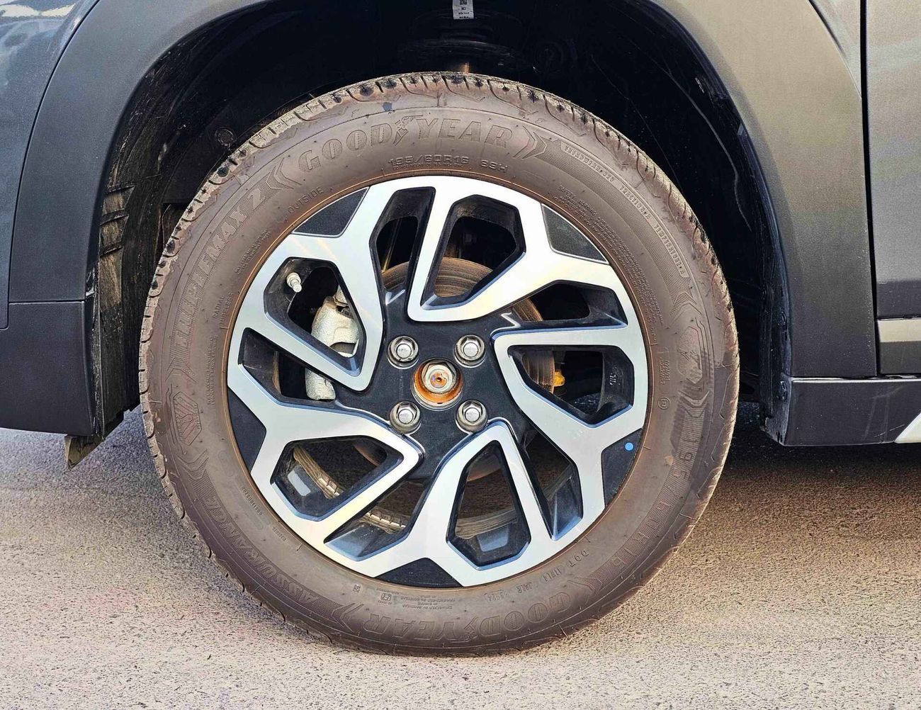 Suzuki Fronx GLX / EURO 5 HYBRID / 1.5L V4 / HEADUP DISPLAY / 360* CAMERAS / " 9" DISPLAY AUDIO (CODE # GLX)