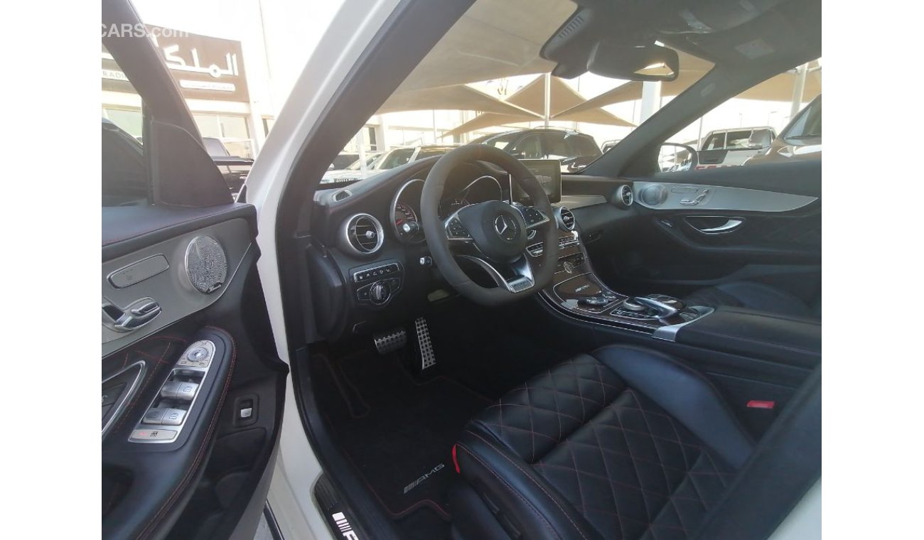 Mercedes-Benz C 63 AMG Mercedes C63s 2016 GCC Specefecation Very Clean Inside And Out Side Without Accedent No Paint