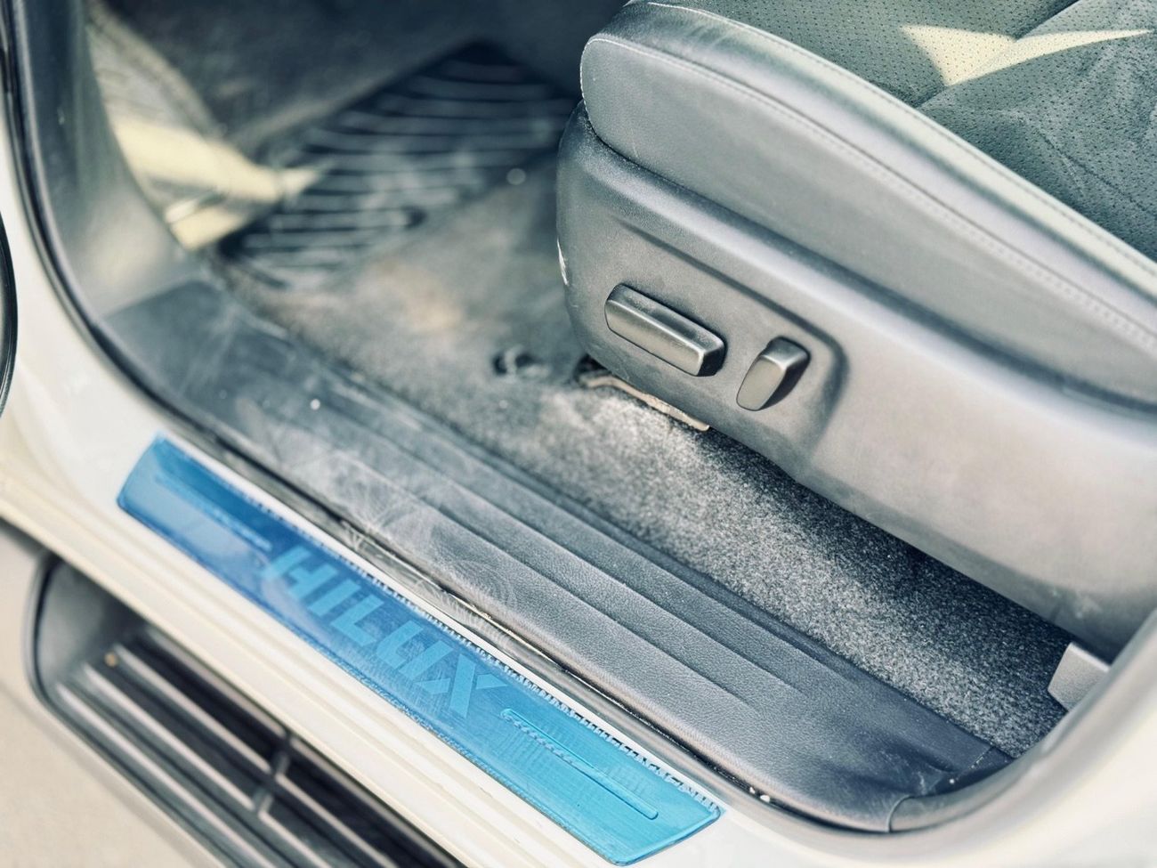 تويوتا هيلوكس GR Sports 4.0L 4WD A/T 2025