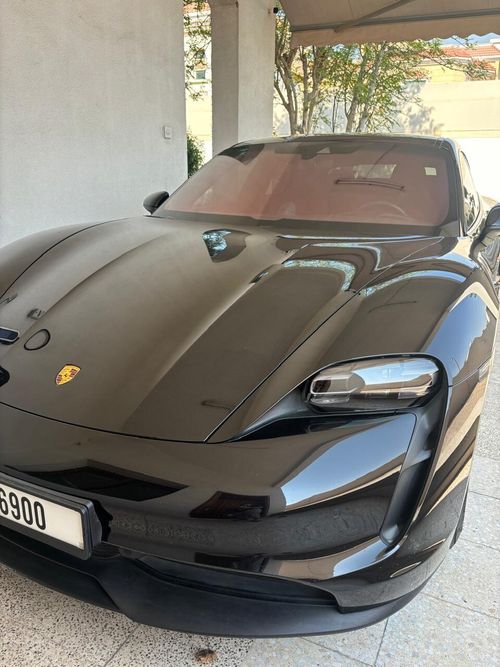 بورش تايكان Base