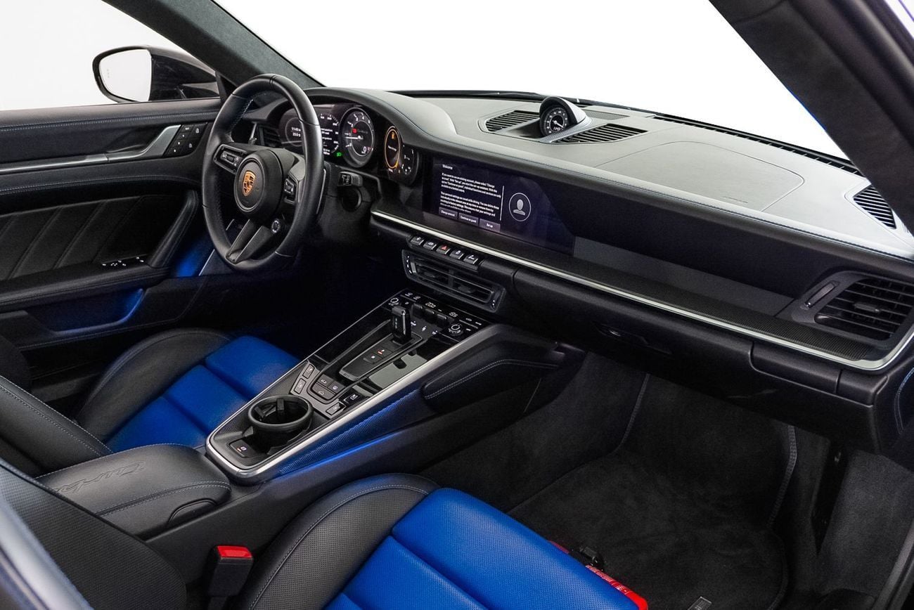 Porsche 911 STD Turbo S 3.8L (640 HP) Coupe