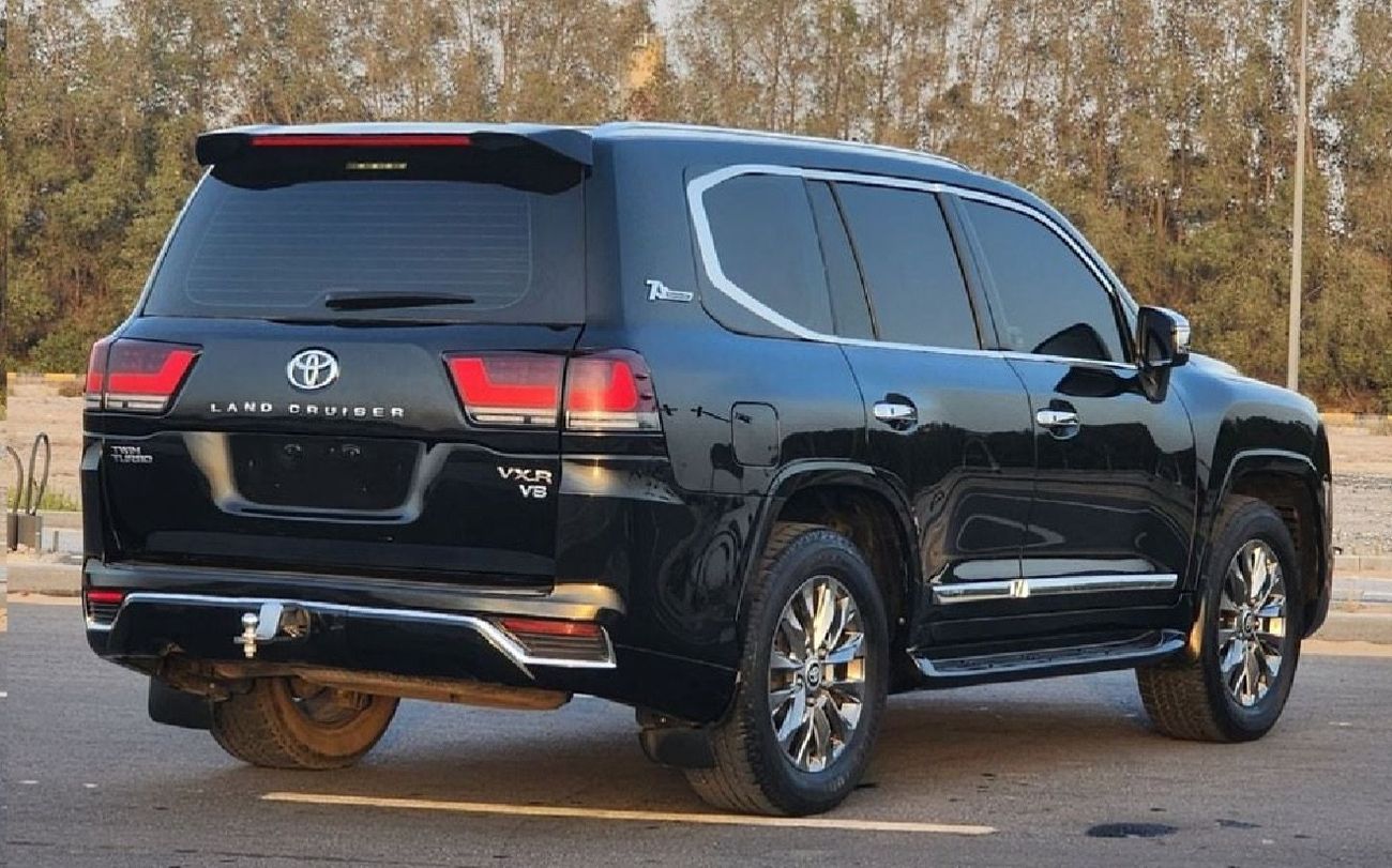 Toyota Land Cruiser GXR 2010 Model Facelift to 2024 Shape LC300 Full Option Car is very clean and Perfect condition