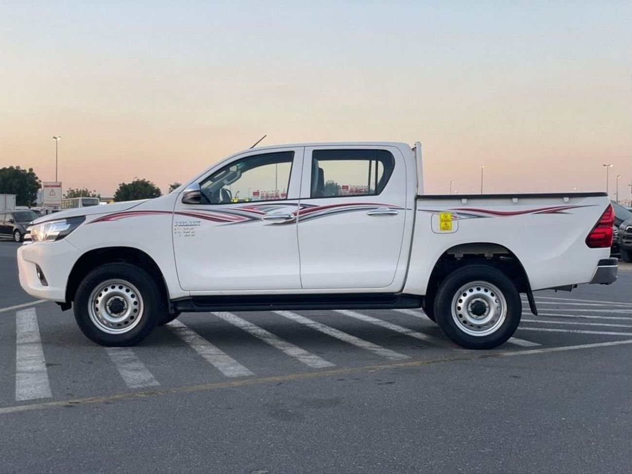 تويوتا هيلوكس 2022 Toyota Hilux Deisel Manual Transmission - 4x4 AWD - 2.4L V4 - Rear CAM - Auto Doors -