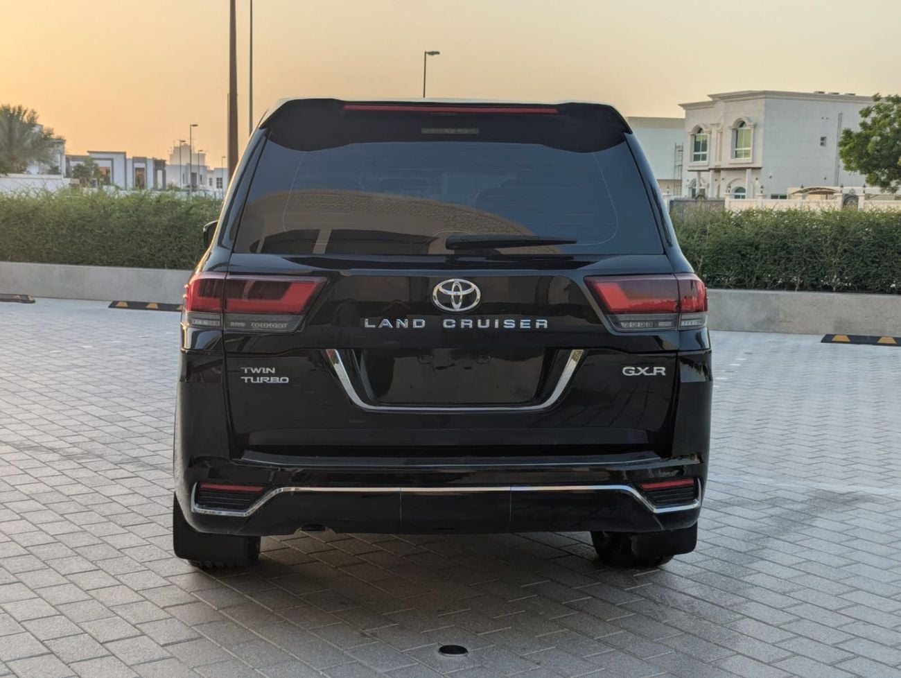 تويوتا لاند كروزر Toyota landcruise 2021Model 4.0L v6 GXR petrol Engine Colour Black push start Transmission Automatic