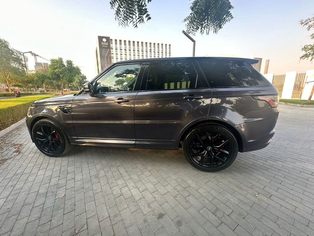 Land Rover Range Rover Sport SVR 5.0L (575 HP) AWD