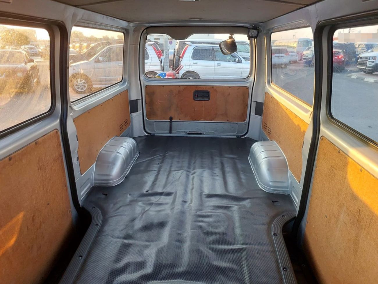 تويوتا هاياس TOYOTA HIACE VAN RHD 2018 MODEL 2.8 L DIESEL AUTOMATIC(PM05971)