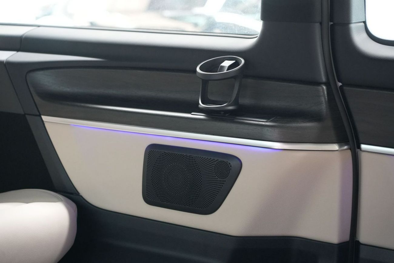 مرسيدس بنز V 300 Mercede-Benz V 300 AVANTGARDE | 2026 GCC 0km | Agency Warranty | 360 View | 64 colors Ambeint Lights