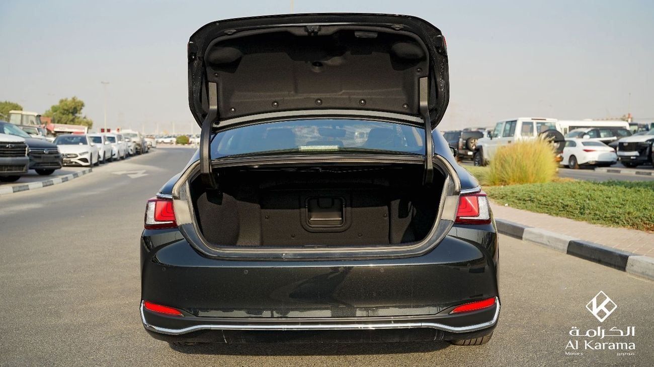 Lexus ES300h 2.5L Hybrid Sedan | Leather Seats | Alloy Wheels | Rear Camera | Sunroof | Zero KM | ES300h