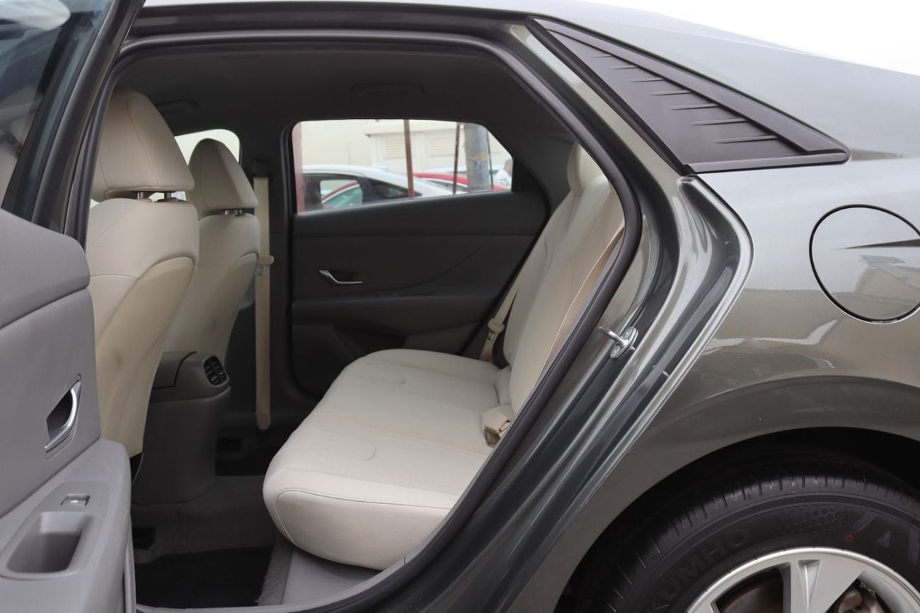 هيونداي إلانترا هيونداى إلنترا 2023 - خليجى - بدون حوادث - محرك 1.6- ممشى قليل - حاله ممتازه من الداخل والخارج