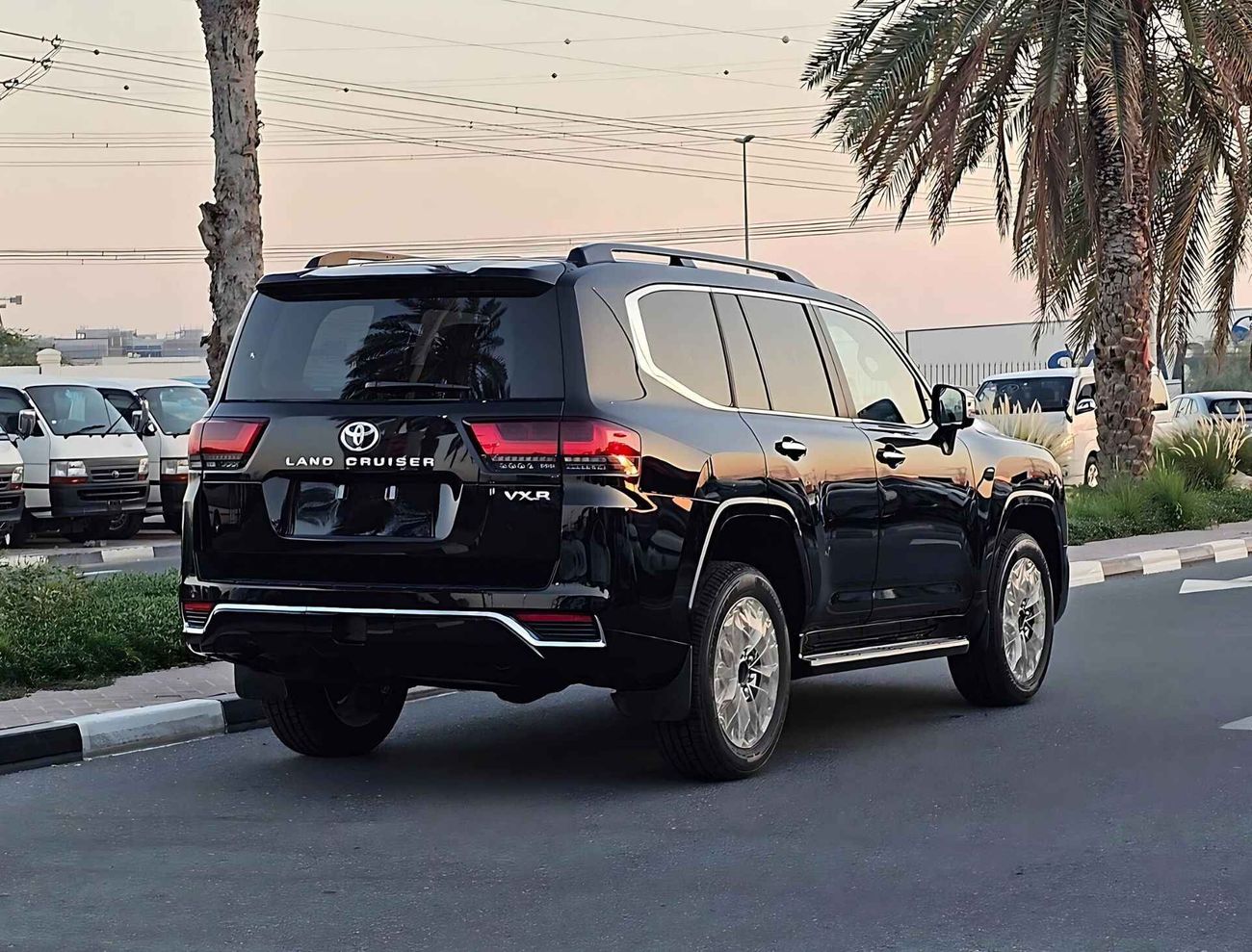 Toyota Land Cruiser VXR / 3.5L Twin Turbo / Full Option (CODE# LC35GXRM)