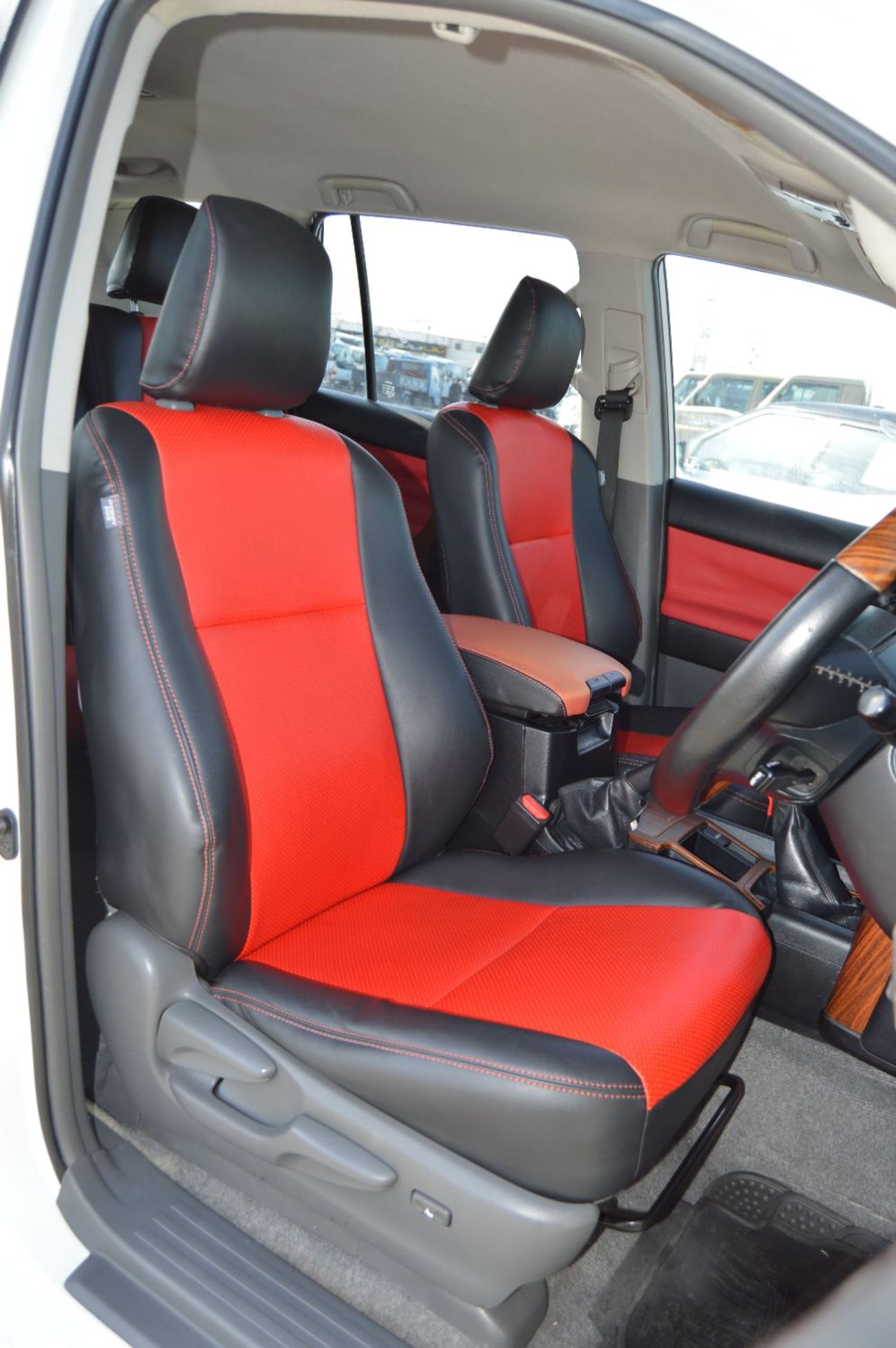 Toyota Prado *Land cruiser Prado*   Right Hand Drive Model: *2011* Push button start,  Engine: V4