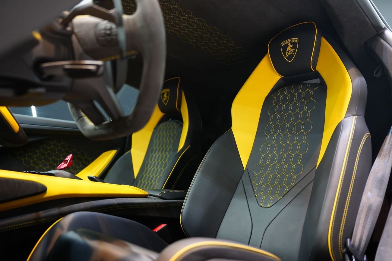 Lamborghini Revuelto STD | Full Carbon Package | Ad Personam Spec | 1001 HP V12 HPEV | Dealer Warr + Serv!!