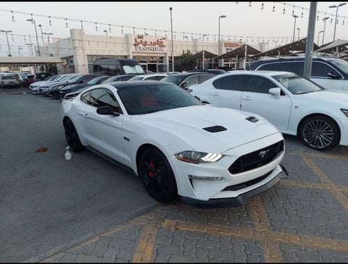 Ford Mustang GT Premium 5.0L V8