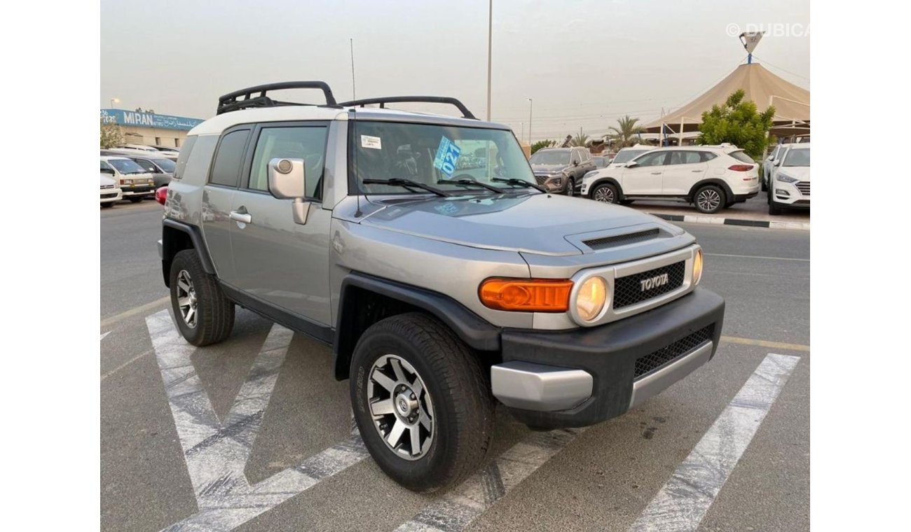 تويوتا إف جي كروزر 2010 TOYOTA FJ CRUISER WITH LEATHER SEAT