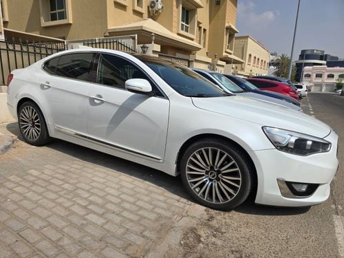 Kia Cadenza Premium, Full Options with a Panoramic Sunroof
