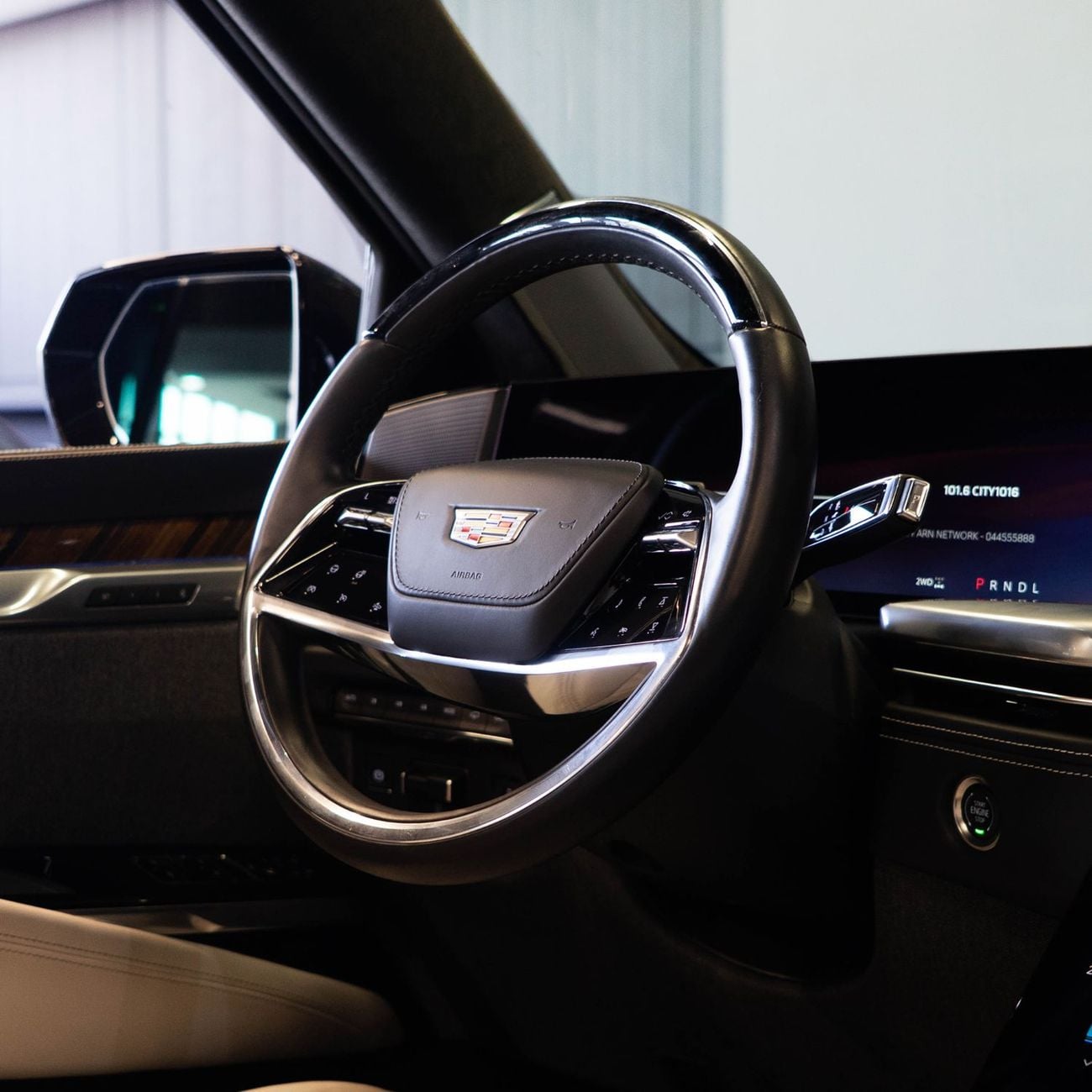 Cadillac Escalade AED 8,432 P.M • 0% Downpayment • Cadillac Escalade Sport Platinum • Agency Warranty