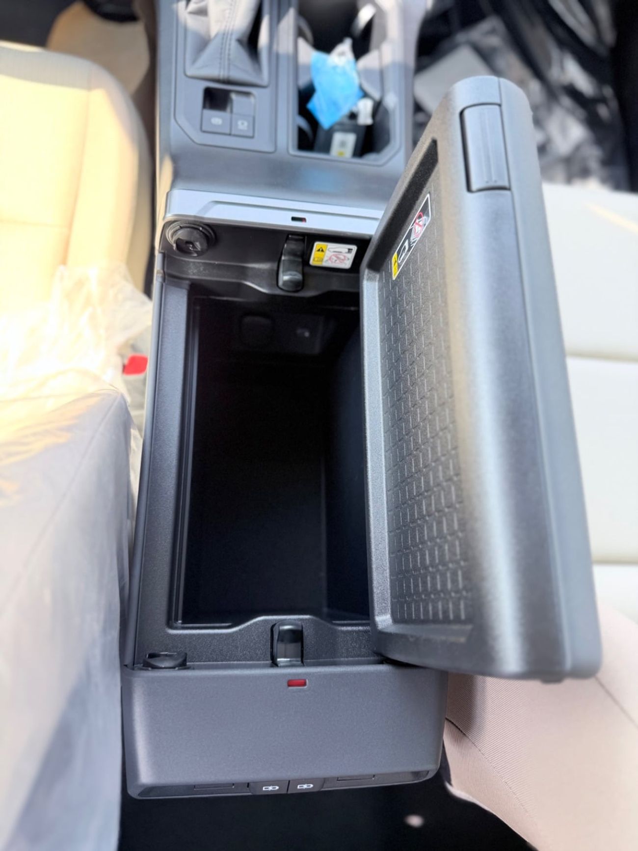 تويوتا راف ٤ XLE * الموديل: تويوتا RAV4 2026 * المحرك: 2.0 لتر بنزين * نوع الوقود: بنزين - يورو 4 * نظام الدفع: دفع ر