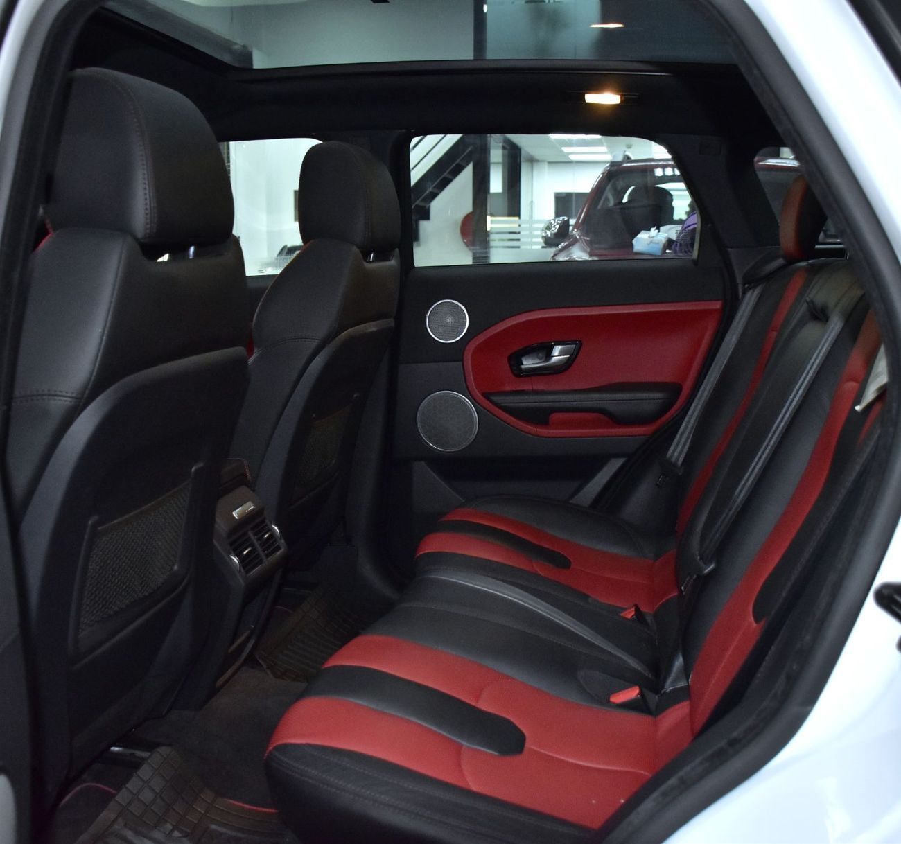 Land Rover Range Rover Evoque Land Rover Range Rover Evoque R-Dynamic ( 1 of 1 in UAE / Special Order ) 2015 Model GCC Specs