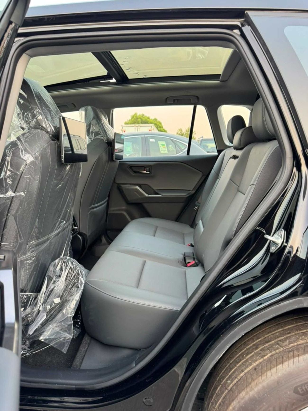 تويوتا راف ٤ LUXURY HEV (NON GCC) LUXURY || 2.0L PETROL V4 | RADAR | PANORAMIC ROOF | REAR ENTERTAINMENT SCREEN | FULL OPTION (CODE #