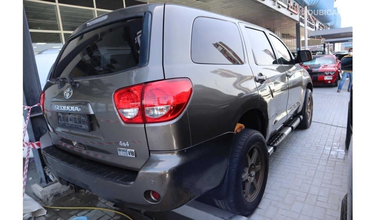 Toyota Sequoia V8 5,7