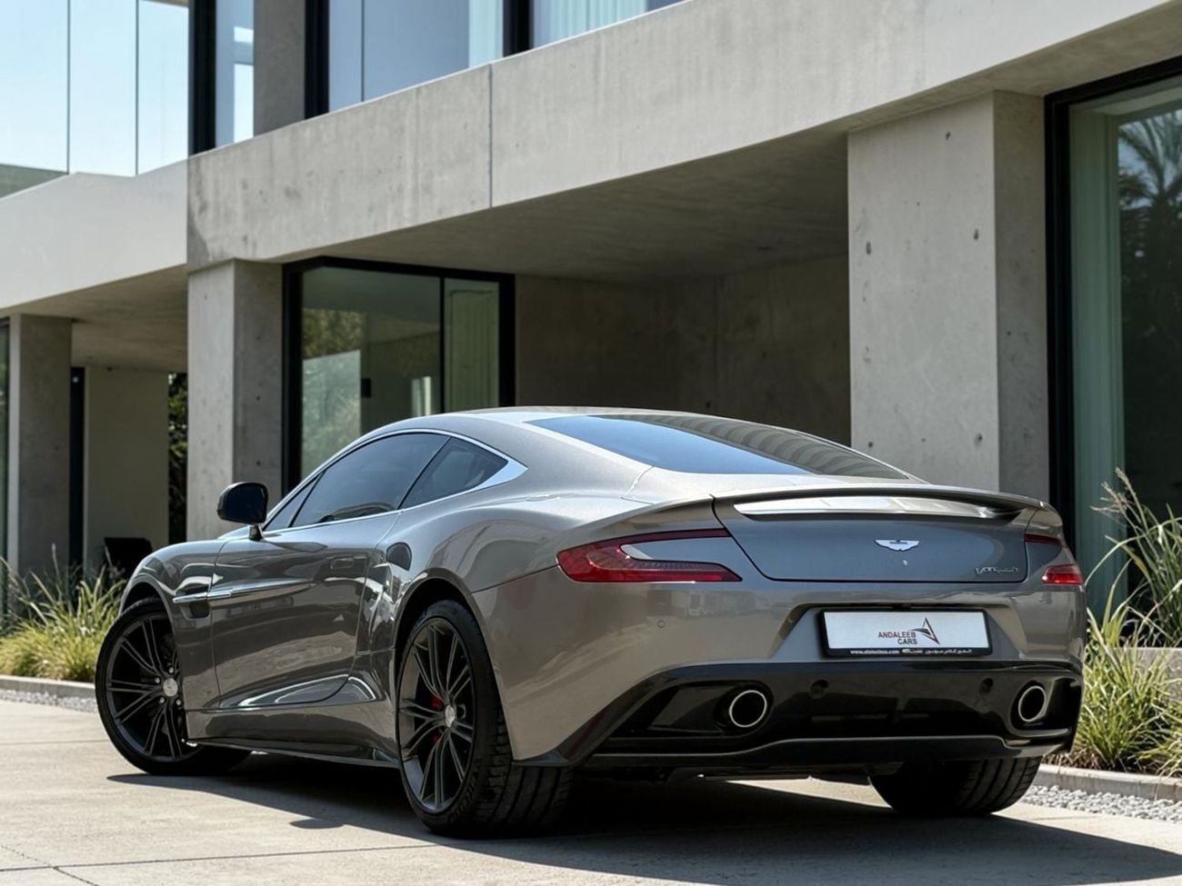 Aston Martin Vanquish Carbon Black 6.0L Coupe CARBON OPTIONS  PPF | ASTON MARTIN VANQUISH | V12 | 2014 | GCC SPECS