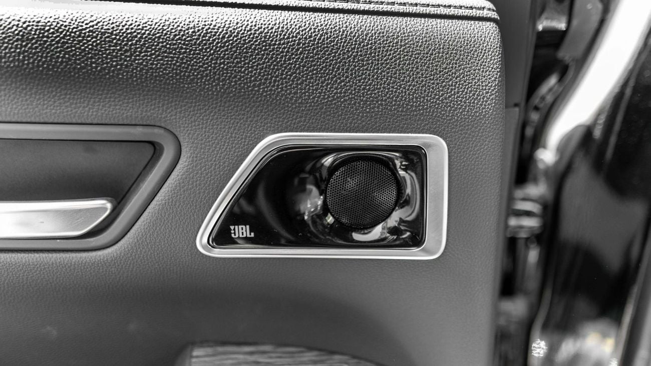 تويوتا لاند كروزر 2025 Toyota Land Cruiser VX 4.0L AT Petrol (Black-Red)