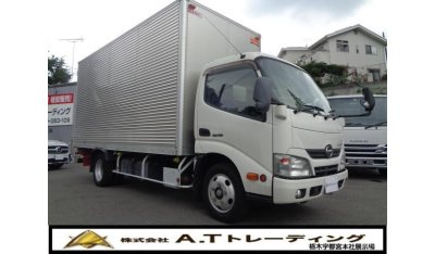 Hino Dutro XZU655M