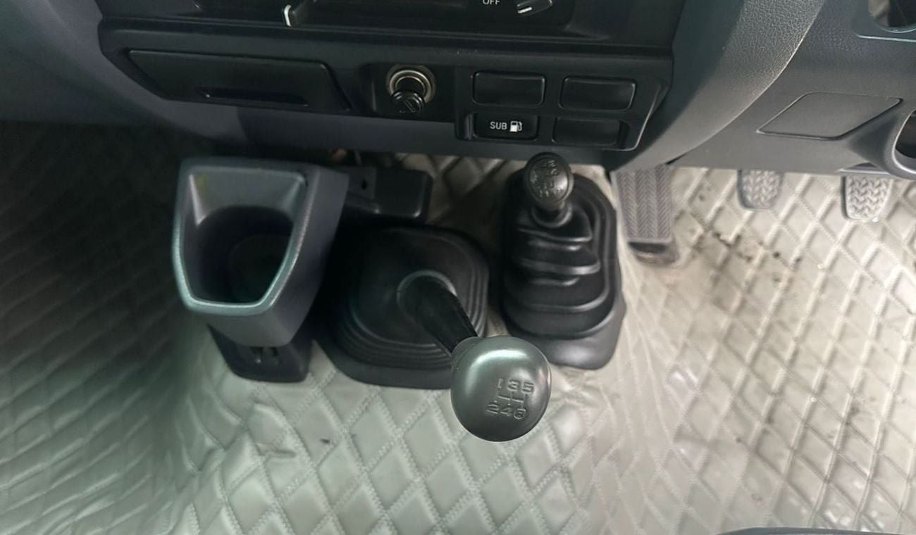 تويوتا لاند كروزر 70 RHD DIESEL V8 MANUAL