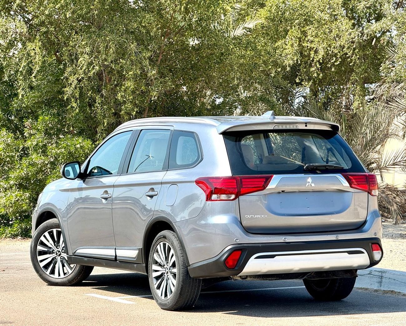 Mitsubishi Outlander GLX High 2.4L 960-Monthly l GCC l Cruise, Camera, 4x4 l Accident Free