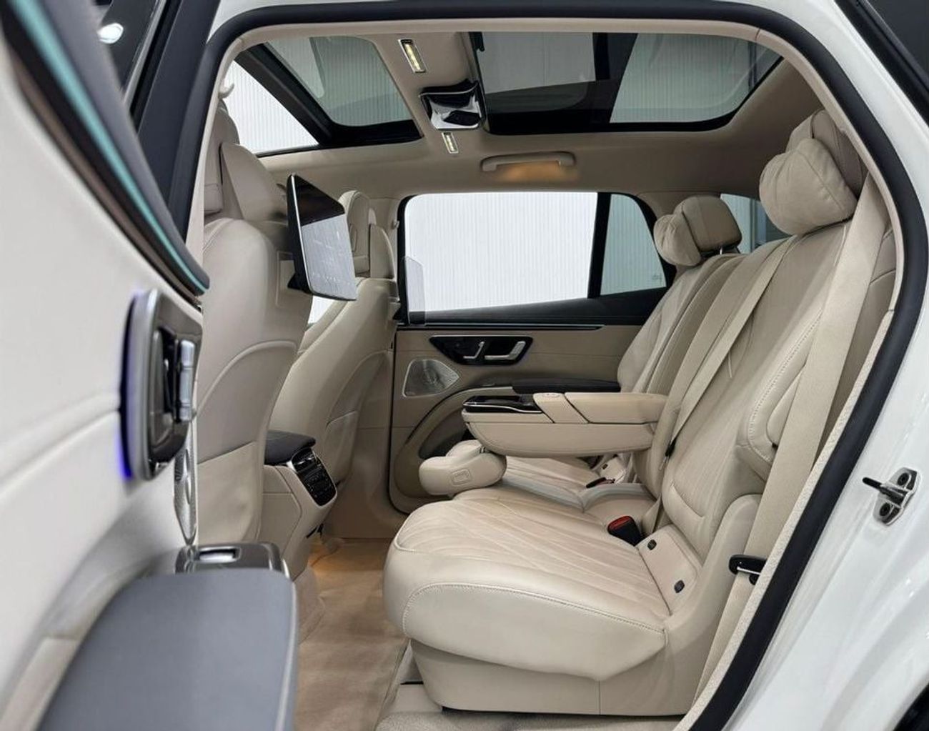 مرسيدس بنز EQS 580 SUV 4MATIC 2024 Mercedes Benz EQS 580 4MATIC, Jan 2029 Mercedes Warranty + Service Pack, Fully Loaded, G