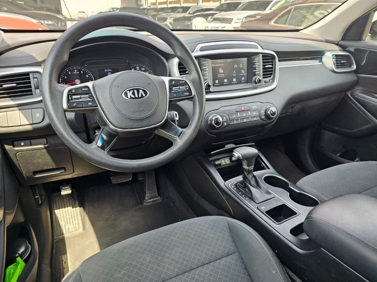 Kia Sorento Base 3.3L FWD