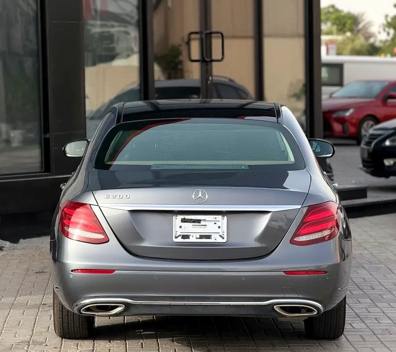 مرسيدس بنز E200 E 200 Exclusive | GCC Specs | Pristine Condition