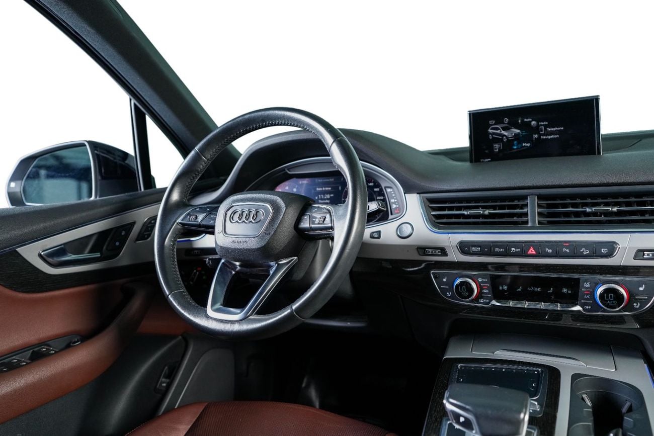 Audi Q7 55 TFSI GCC-7 Seats-Premium Leather Interior-22 Inch S Design Rims-Excellent Condition