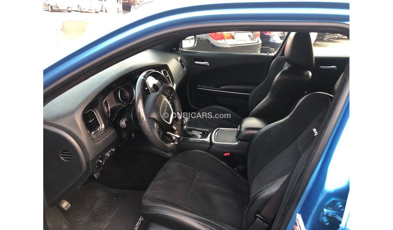 دودج تشارجر موديل 2015 خليجي فل مواصفات كراسي جلد ومثبت سرعه وتحكم كهربي كامل ونظام صوت ممتاز وكاميرا خلفيه