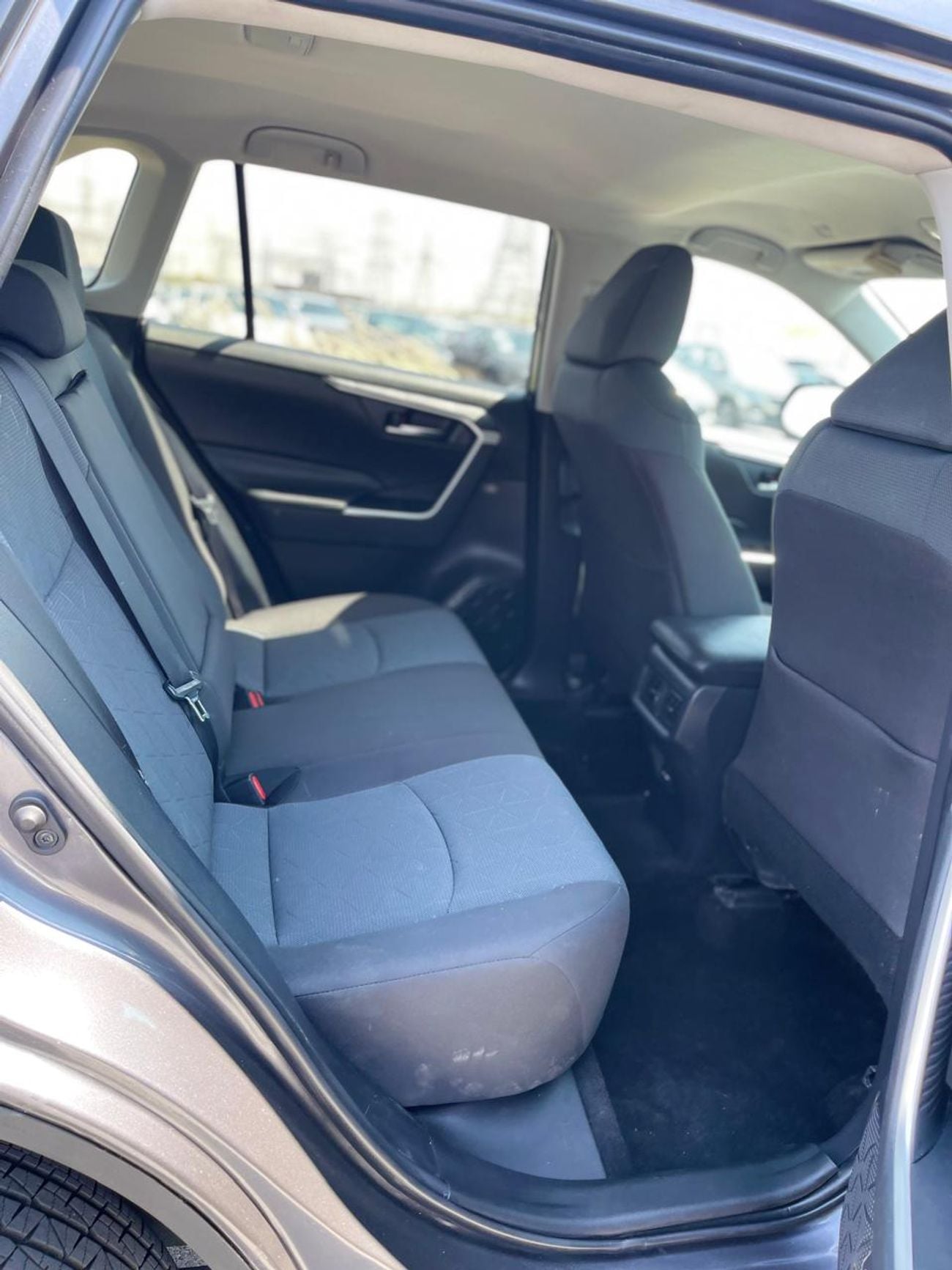 تويوتا راف ٤ Left Hand Petrol ,2.5 liter ,Only For Export