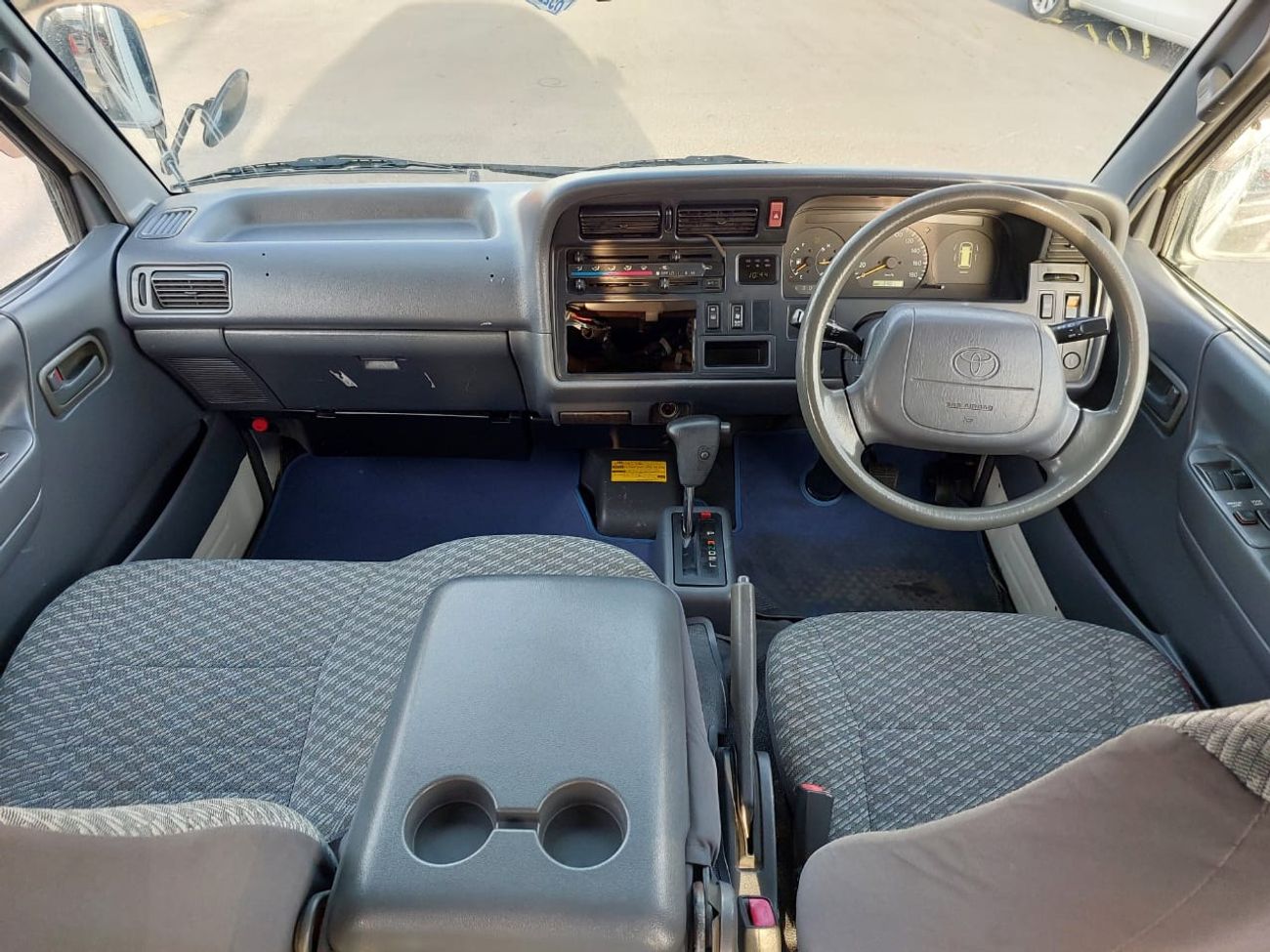 Toyota Hiace TOYOTA HIACE VAN RHD 2000 MODEL 3.0 L DIESEL AUTOMATIC(PM02372)