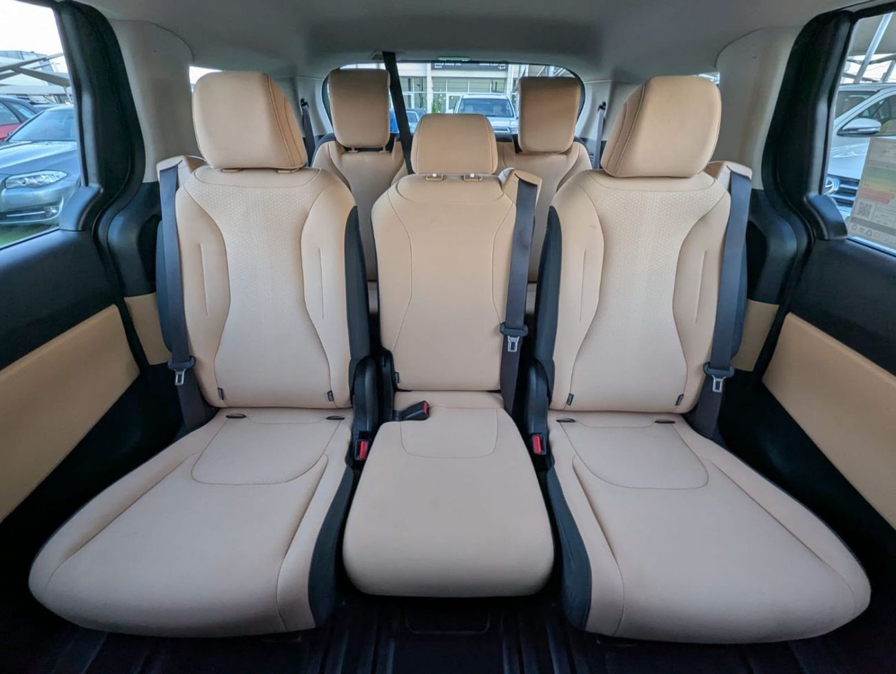 Kia Carnival GDI L 3.5L Kia Carnival 2021 GCC 6 cylinder engine 3.5L clean car without accident without paint ava