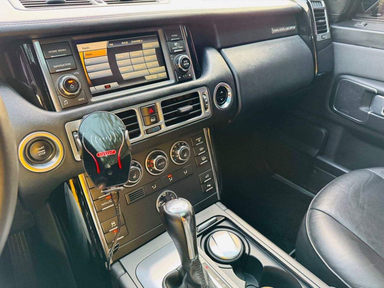 Land Rover Range Rover GCC .. HSE .. V8 .. Perfect Condition .. Top Range .. 2 keys