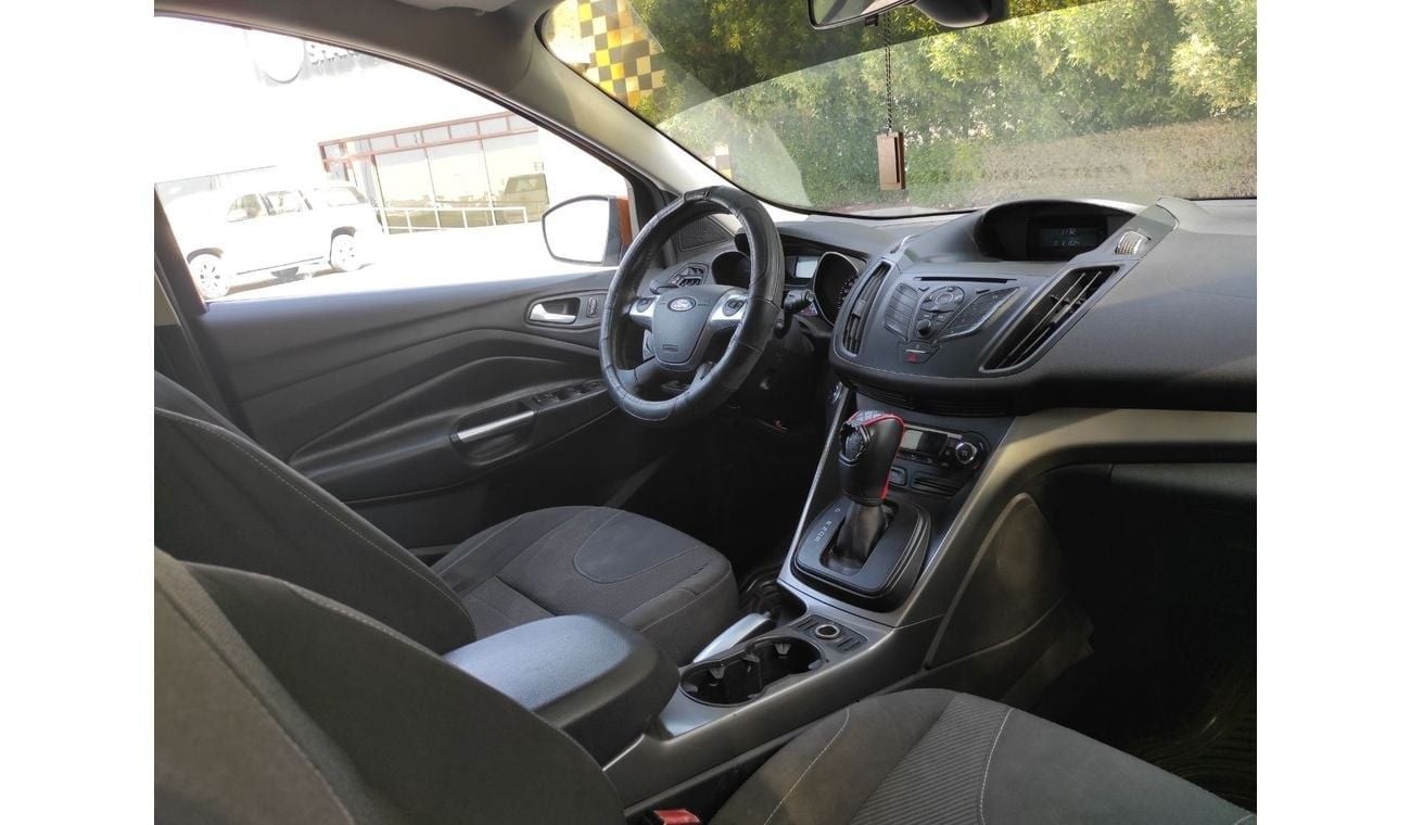 Ford Escape Ford Escape 2015 Gcc full automatic