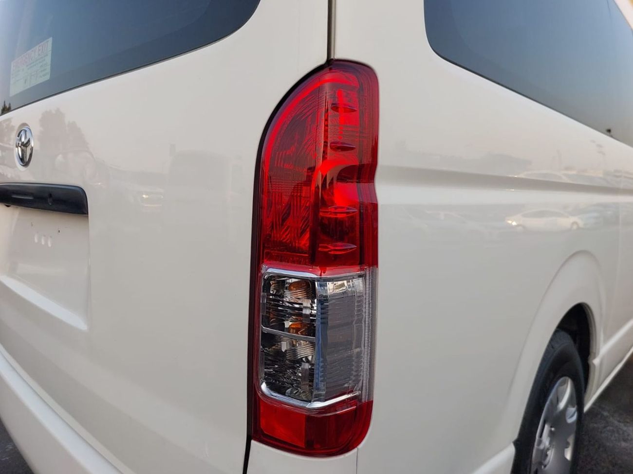 Toyota Hiace TOYOTA HIACE COMMUTER VAN RHD 2018 MODEL 3.0 L DIESEL AUTOMATIC(PM36171)