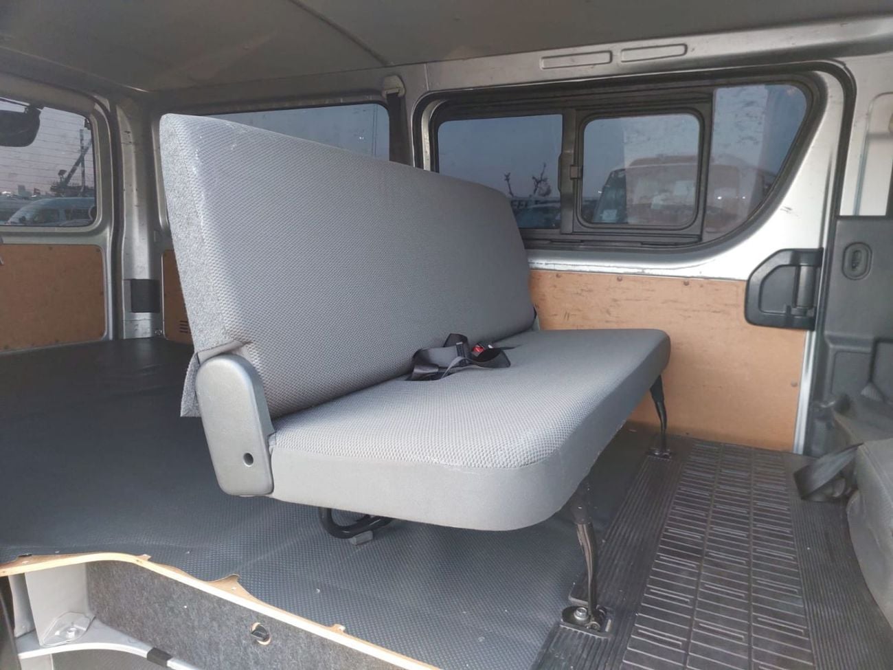 تويوتا هاياس DLS - STD ROOF TOYOTA HIACE VAN RHD 2019 MODEL 2.8 L DIESEL AUTOMATIC(PM22503)