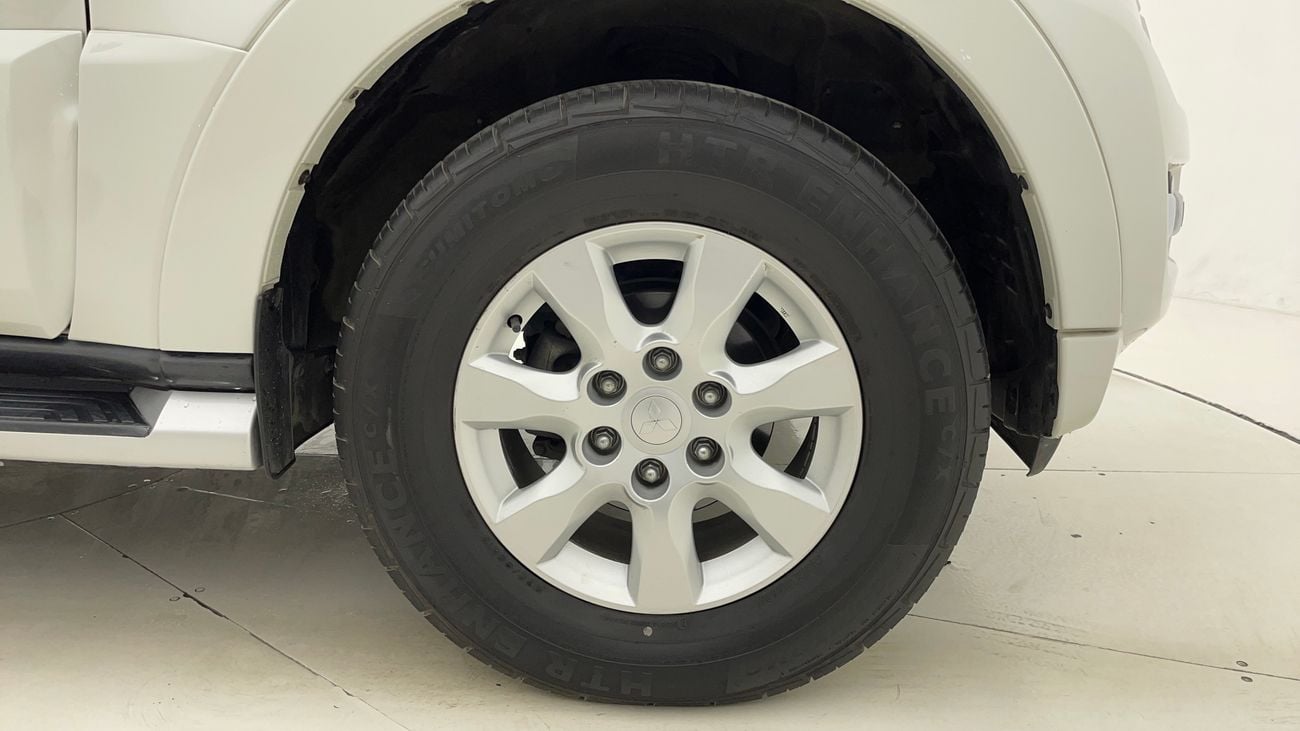 ميتسوبيشي باجيرو GLS LOWLINE 3.5 | بدون دفعة مقدمة | اختبار قيادة مجاني للمنزل