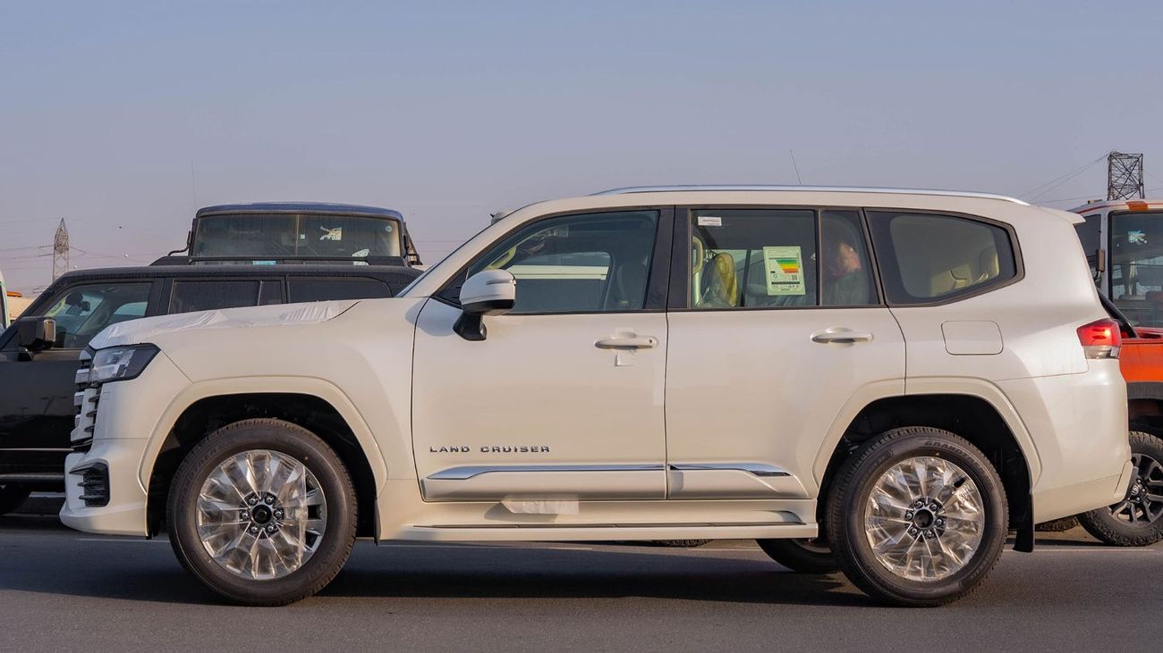 تويوتا لاند كروزر 2026 Toyota Land Cruiser 300 GXR 3.5L AT Petrol (White)