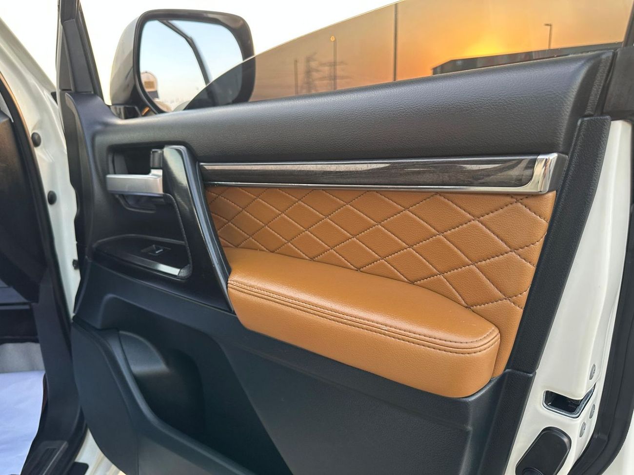 تويوتا لاند كروزر Toyota landcruise 2021Model Engine 4.0 v6 petrol GXR colour white Transmission Automatic Interior.Bl