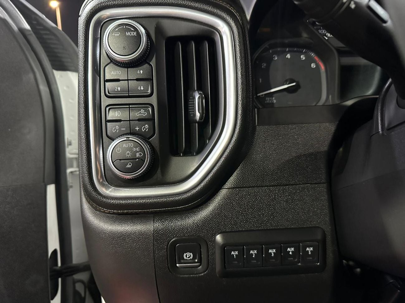 جي أم سي سييرا 1500 REG/CAB AT4 LS