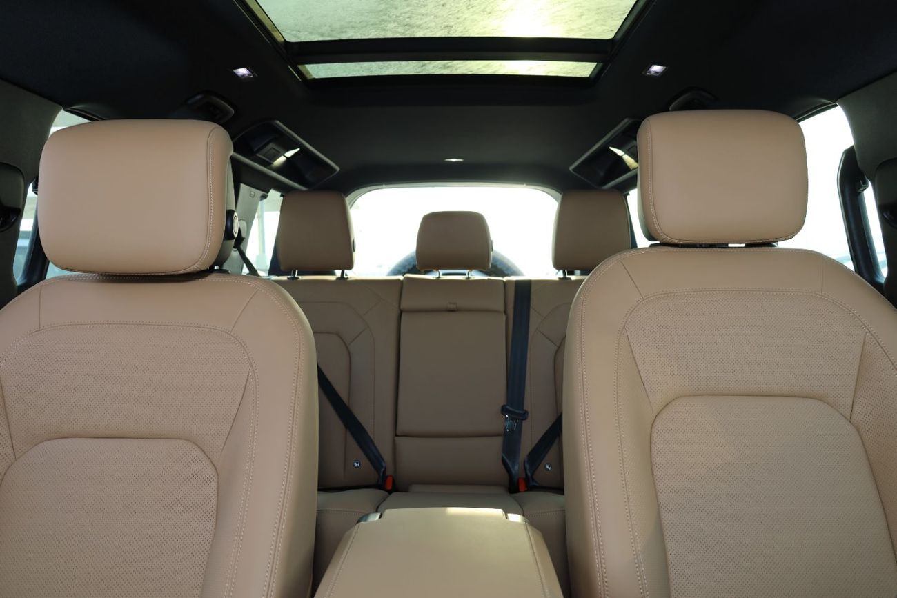 Land Rover Defender LANDROVER DEFENDER X-DYNAMIC 3.0 L 5DR