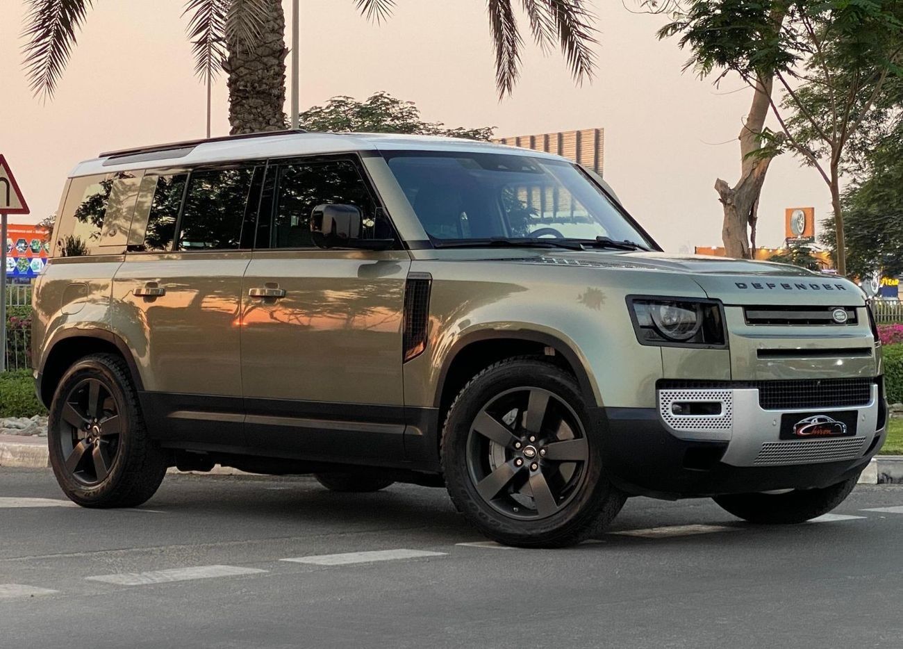 لاند روفر ديفندر 110 HSE P400 3.0L