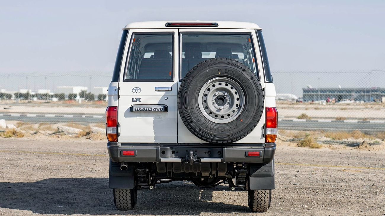 تويوتا لاند كروزر 76 TOYOTA LAND CRUISER 76
