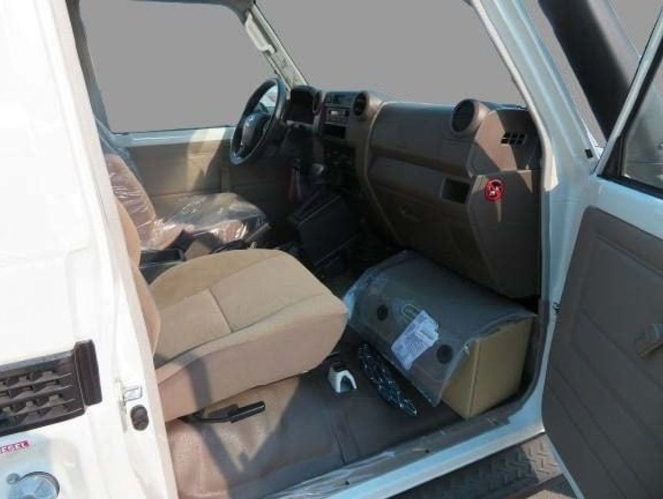 تويوتا لاند كروزر بيك آب LHD SC 2.8 DIESEL 4X4 STD-E AT 24MY