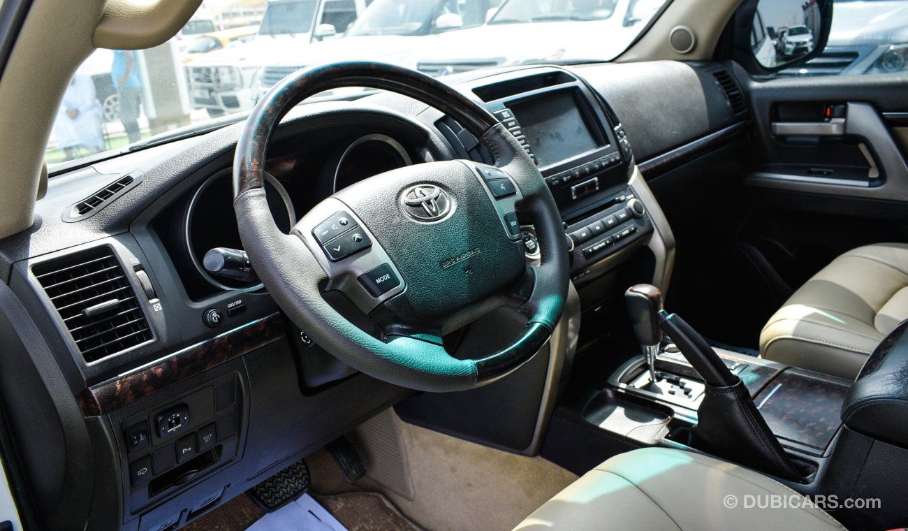 Toyota Land Cruiser VXR V8